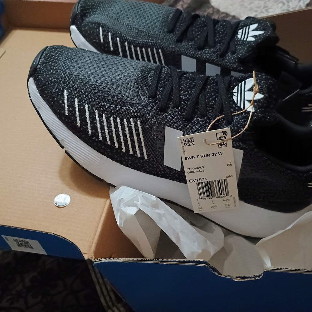 Brand new adidas swift run 22w.    I l ox,